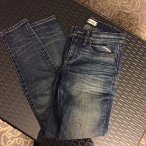 Madewell mid rise distressed jeans size 25